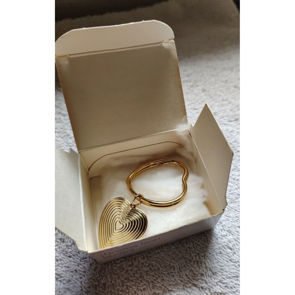 Vintage 1986 Avon Goldtone Dangling Heart Key Ring Key Chain Women's Collectible